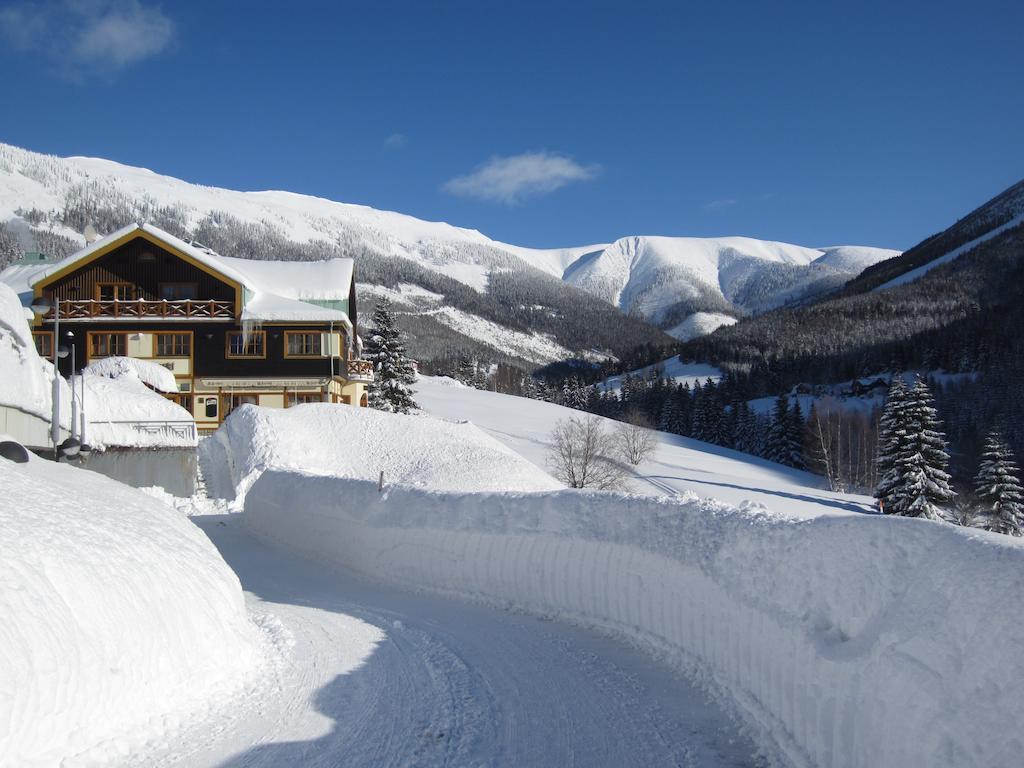 Hotel Zatisi Špindlerŭv Mlýn Exterior foto